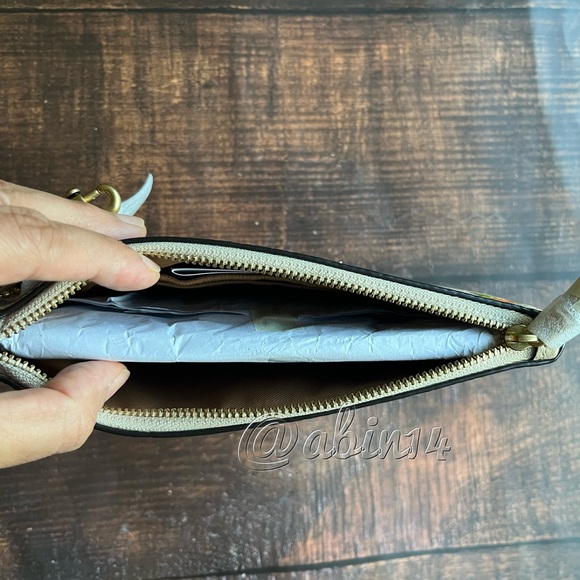 NWT Coach Leather Wristlet in Floral Print - Picture 2 of 3